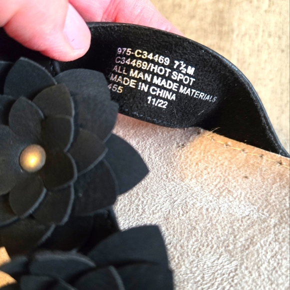 CLIFF'S BY WHITE MOUNTAIN BLACK FLIP-FLOPS. SIZE 7.5. - Picture 6 of 6